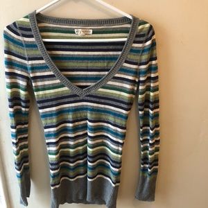 2 AÈROPOSTALE LOW V-NECK SWEATERS.